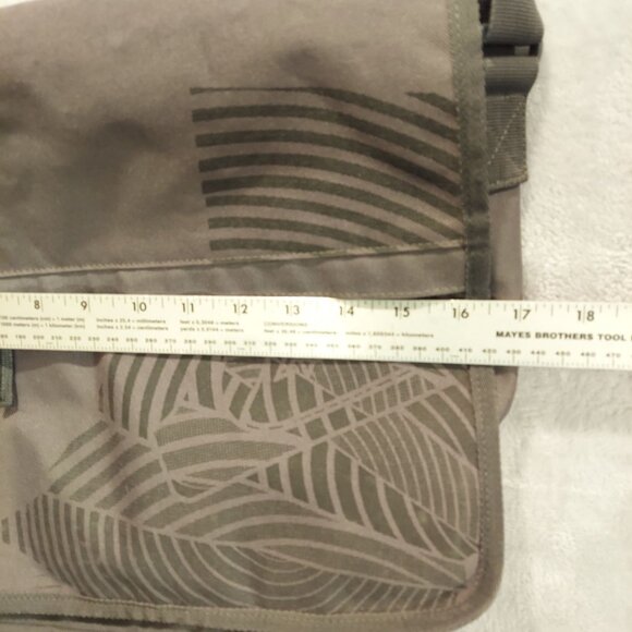 Quiksliver Shoulder Messenger Bag Gray Satchel Computer book School Career Pad - Picture 5 of 15